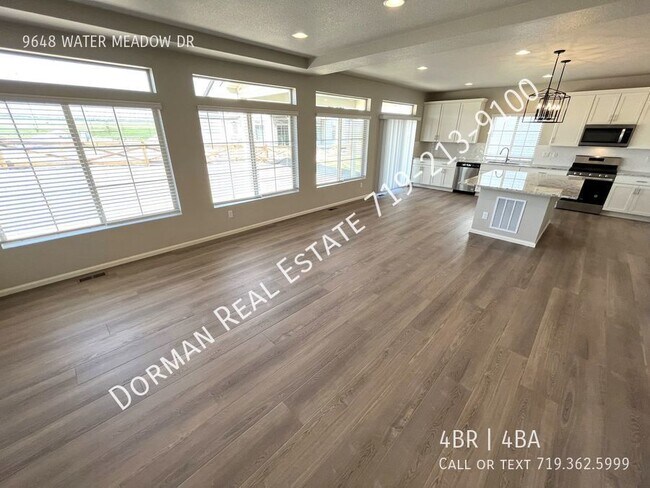 Foto del edificio - 2-Story 4 bedroom Home with A/C!