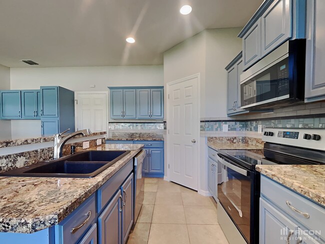 Building Photo - 14331 Alistar Manor Dr