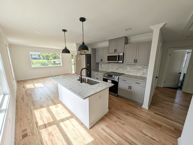 Building Photo - 1445 Adele Ave SW