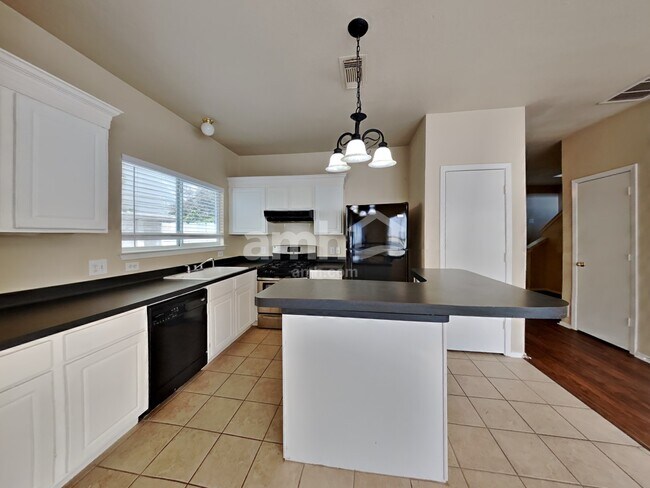 Building Photo - 26893 Kings Park Hollow Dr