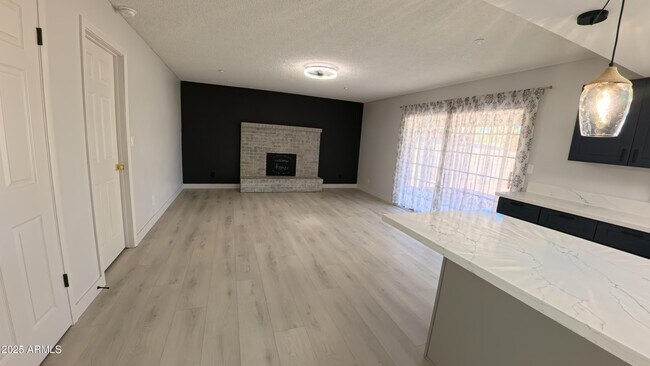 Foto del edificio - 7317 S Palm Dr