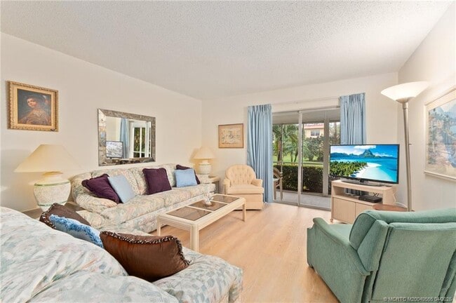 Building Photo - 1931 SW Palm City Rd