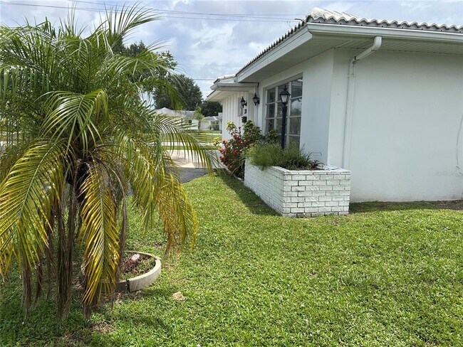 Foto del edificio - 8521 Pickwick Rd