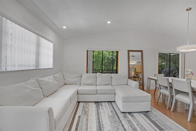 Foto del edificio - 139 N Bay Harbor Dr