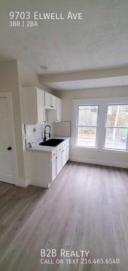 Foto del edificio - 9703 Elwell Ave