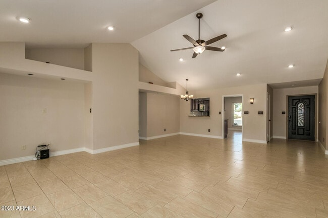 Foto del edificio - 661 S Oak St Cir