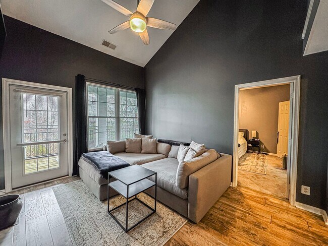 Building Photo - Stylish 3 Bed 3 Bath Condo With Large Balcony in Desired Riverbend at Cascades - Water Included