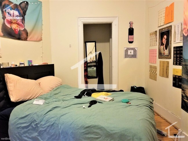 Foto del edificio - 5 br, 2 bath  - 214 Hemenway St Apt 1A