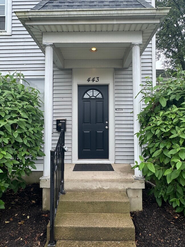 Fotografía del edificio - 439 W Loveland Ave