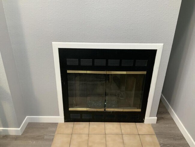 Building Photo - 4576 Hawley Blvd #6