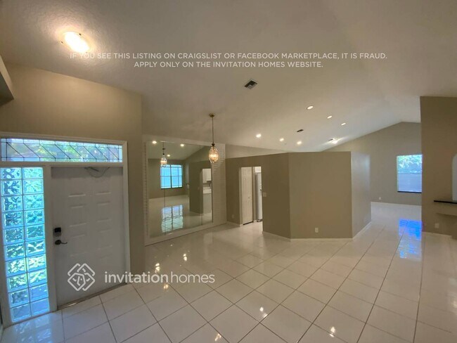 Foto del edificio - 10213 Lexington Lakes Blvd N