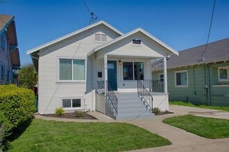 Building Photo - 154 Harlan St