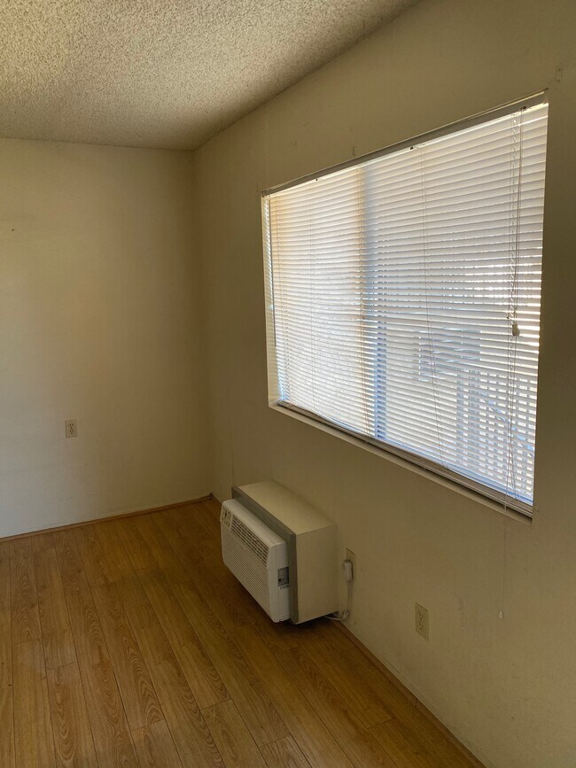 Building Photo - 133 S Chevy Chase Dr