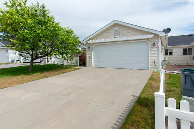 Building Photo - 346 Appletree Ct