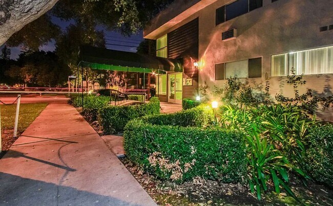 Foto del edificio - 220 E Live Oak St