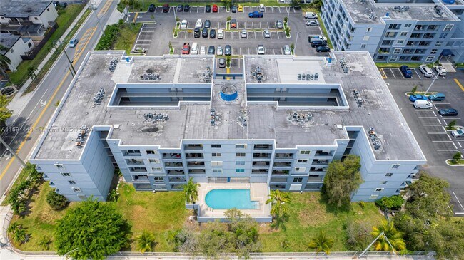 Foto del edificio - 8201 NW 8th St