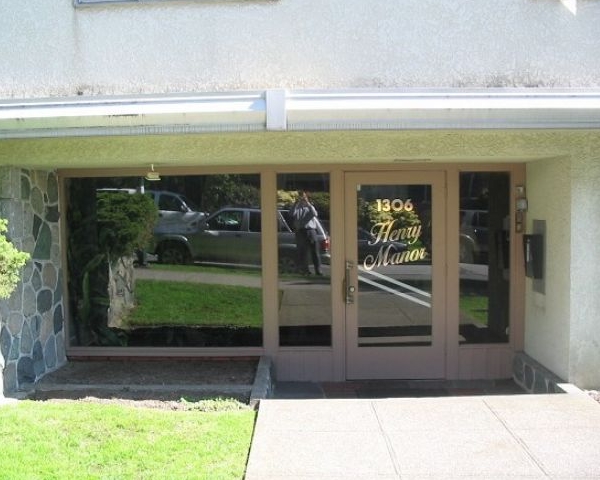 Building Photo - Henry Manor