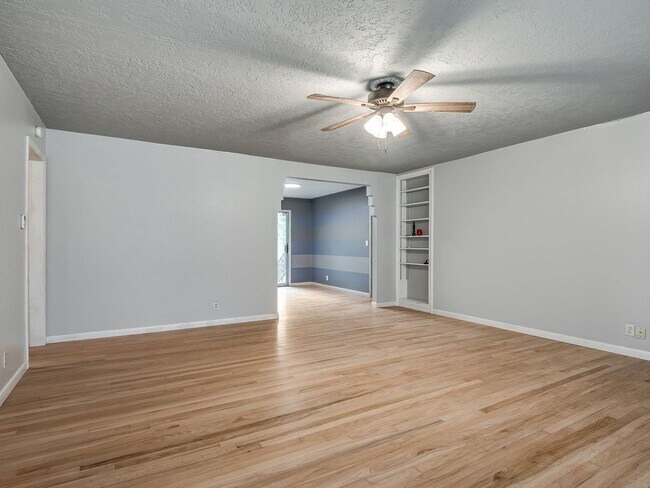 Foto del edificio - 1620 Caddell Ln