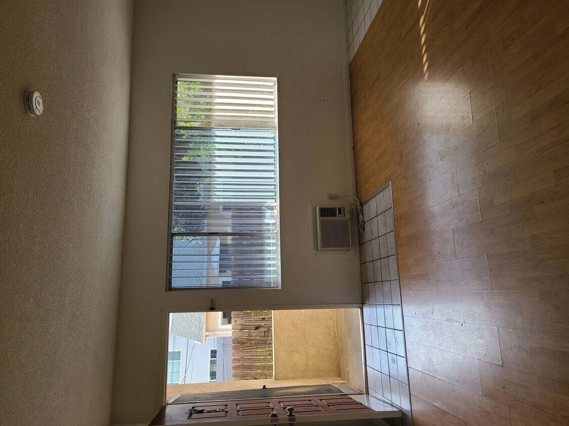 Foto del edificio - 1363 E Acacia Ave