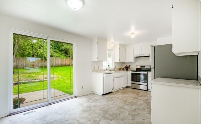 Building Photo - Discover Your Perfect Retreat in Ferndale'...