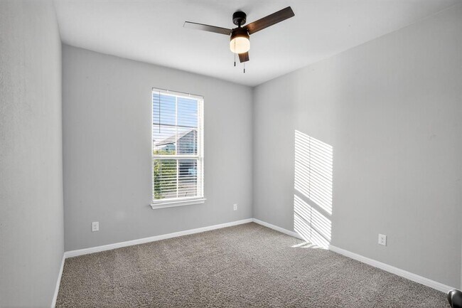 Building Photo - 183 Outlaw Dr