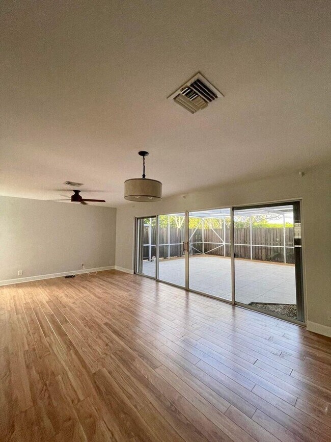 Building Photo - 11551 Winchester Drive, Palm Beach Gardens...