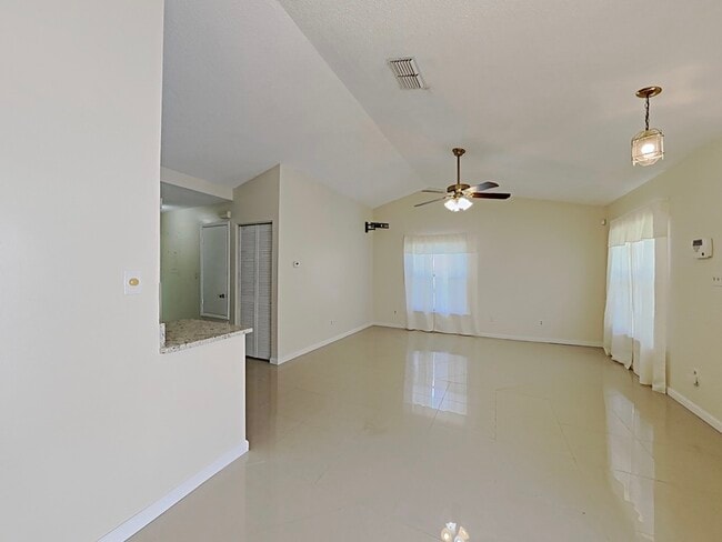 Building Photo - 1424 Drayton Ct