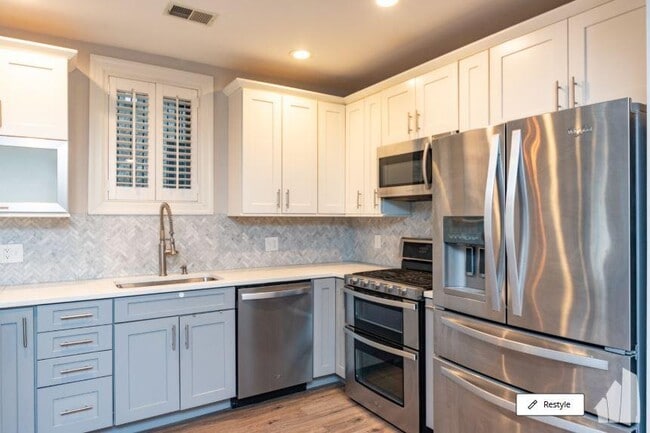 Building Photo - 2 bedroom in Chicago IL 60657