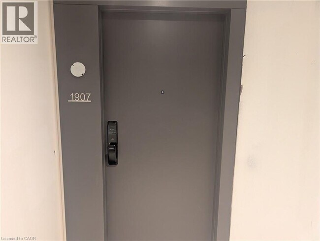 Photo du bâtiment - 2075 Lakeshore Rd.
