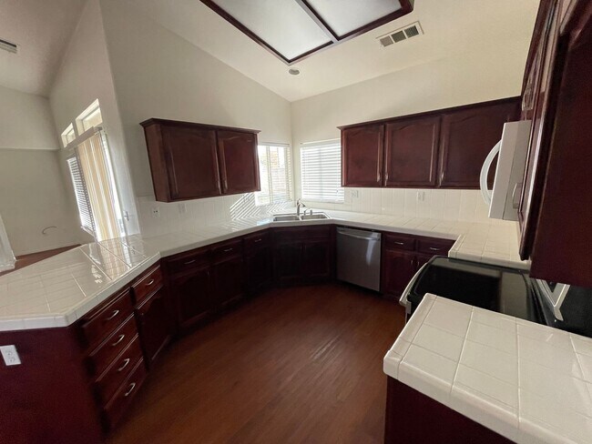 Foto del edificio - Lemoore Home Coming Soon!
