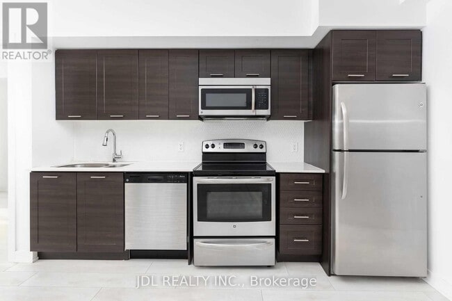 Building Photo - 2212 Lake Shore Blvd W