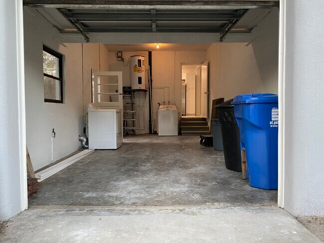 Building Photo - 727 27th Ave S