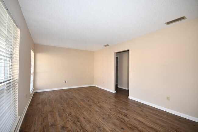 Foto del edificio - 3928 Bowman Ln