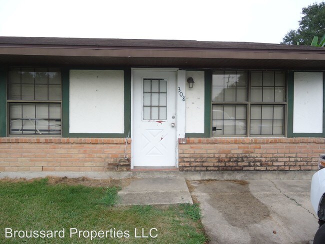 Building Photo - 308 Knollwood Dr