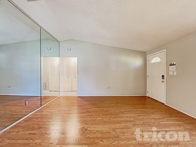 Foto del edificio - 8108 Chickasaw Ln