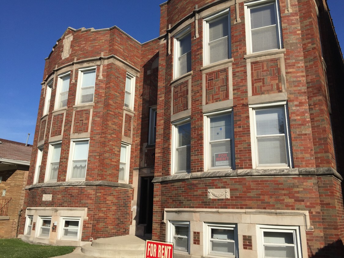 Foto principal - 8000 S Prairie Ave