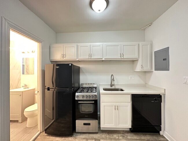 Foto del edificio - 5710 N Winthrop Ave