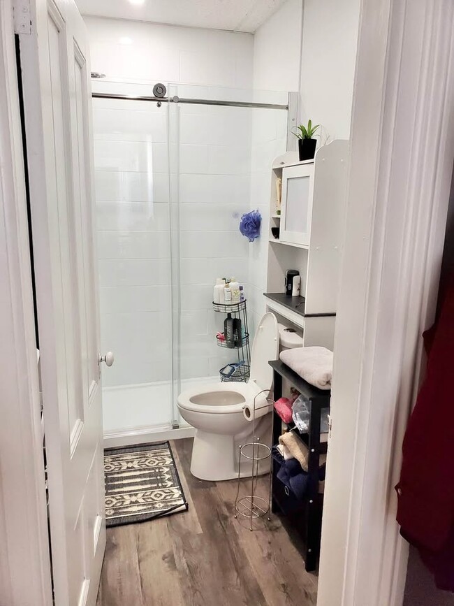 Photo du bâtiment - Spacious 3-Bedroom Apartment in Uptown Sai...