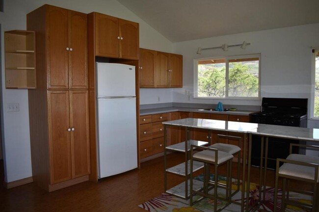 Building Photo - 182 Ulua Rd.