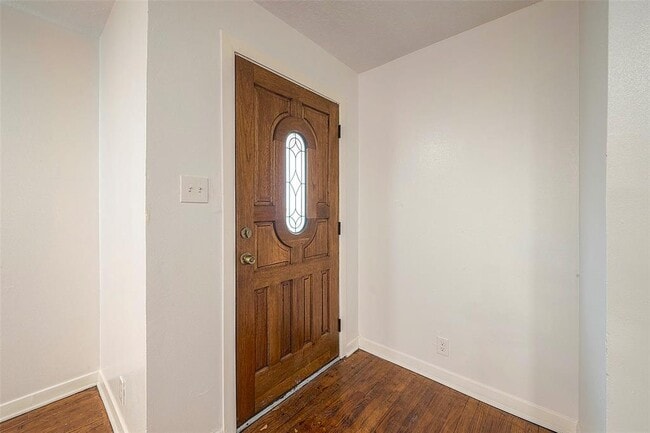 Building Photo - 8815 Shady Dr