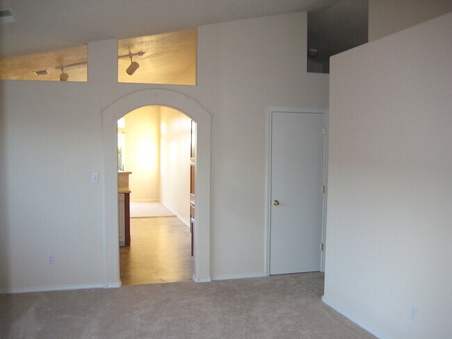 Building Photo - NW Albuquerque 3 Bedroom