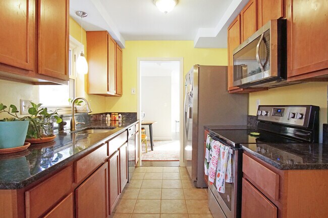 Cocina - 24330 Manistee St