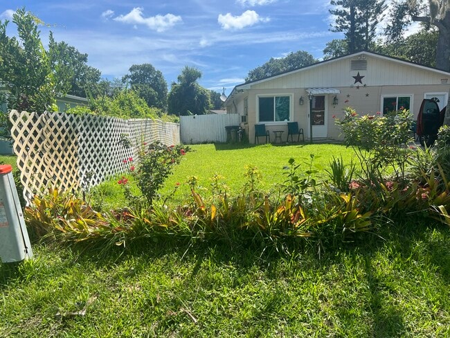 Building Photo - 1005 Vine St