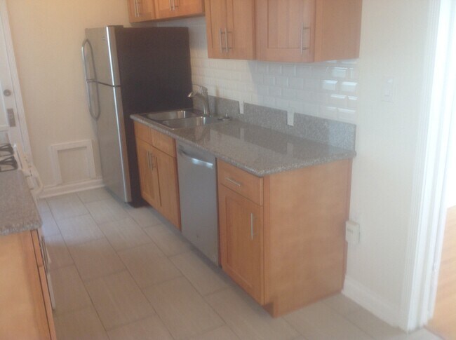 KITCHEN - 336 N Curson Ave