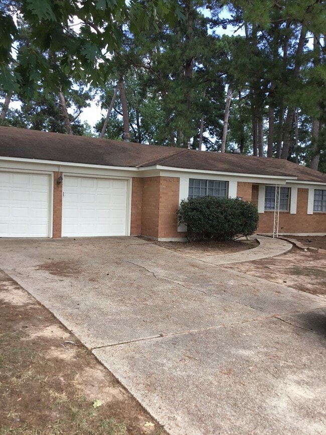 Building Photo - 9419 Blom Blvd