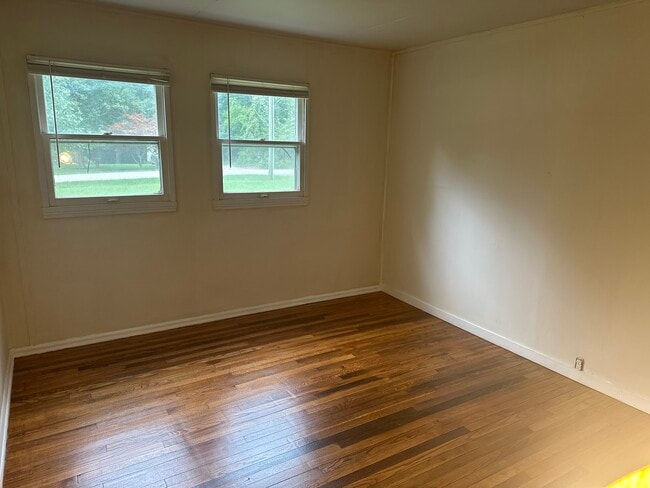 Bedroom - 3952 W Stoutes Creek Rd
