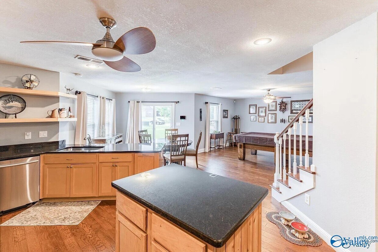 Foto principal - 364 Jasmine Dr