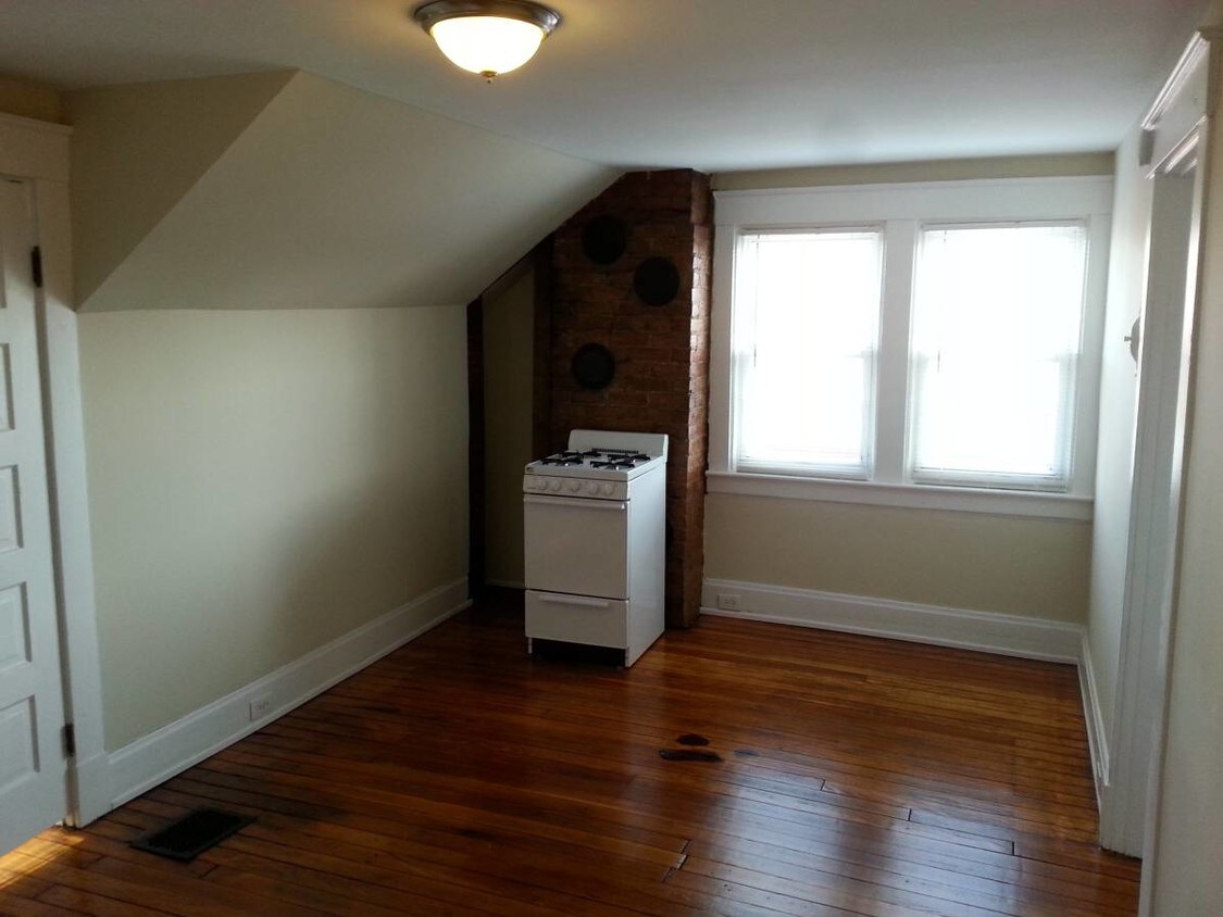 4033 Edwards Rd Unit 5, Cincinnati, OH 45209 Apartment for Rent in