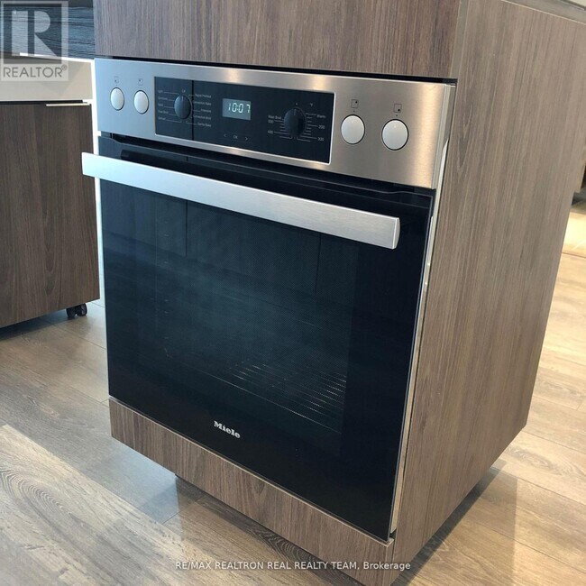 Photo du bâtiment - 15 Lower Jarvis St