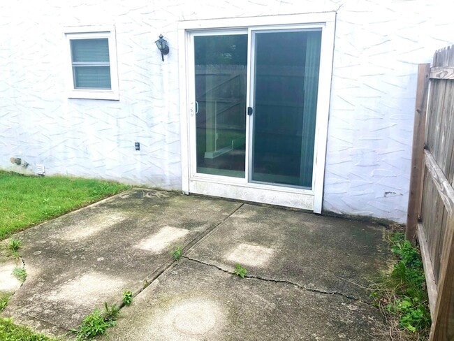 Building Photo - 6398 Shelton Ct